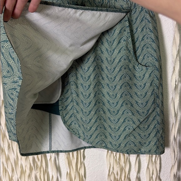 Patagonia Fleetwith Skort in Teal Print size XS - Picture 4 of 16